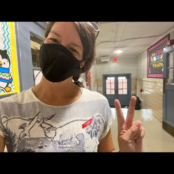 Meet your Posher, Kat - Picture 3 of 3